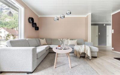 Butelki po winie w aranżacji – lampki, wazony i niebanalne dekoracje DIY